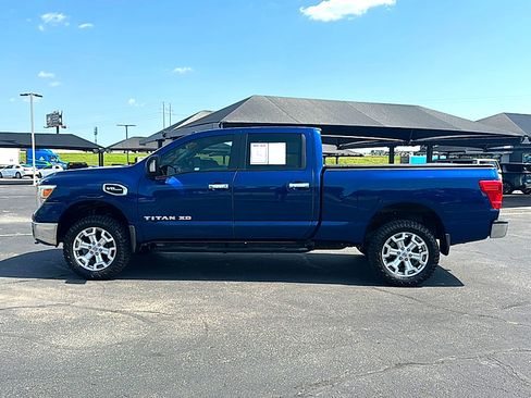 Used 2017 Nissan Titan SV w/ Heavy Duty GAWR Package AWD/4WD image 5