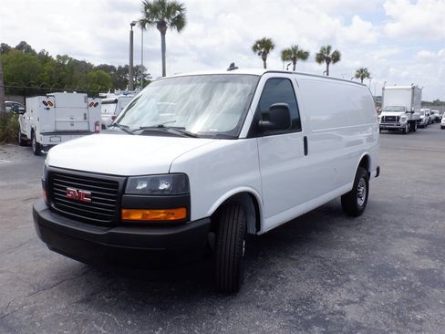 Used 2023 GMC Savana 2500 w/ Driver Convenience Package image 18