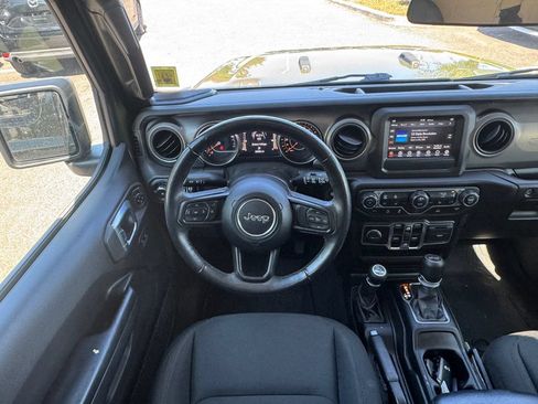 Used 2021 Jeep Wrangler Unlimited Sport AWD/4WD image 15