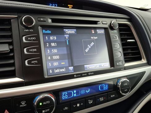Used 2018 Toyota Highlander XLE AWD/4WD image 6