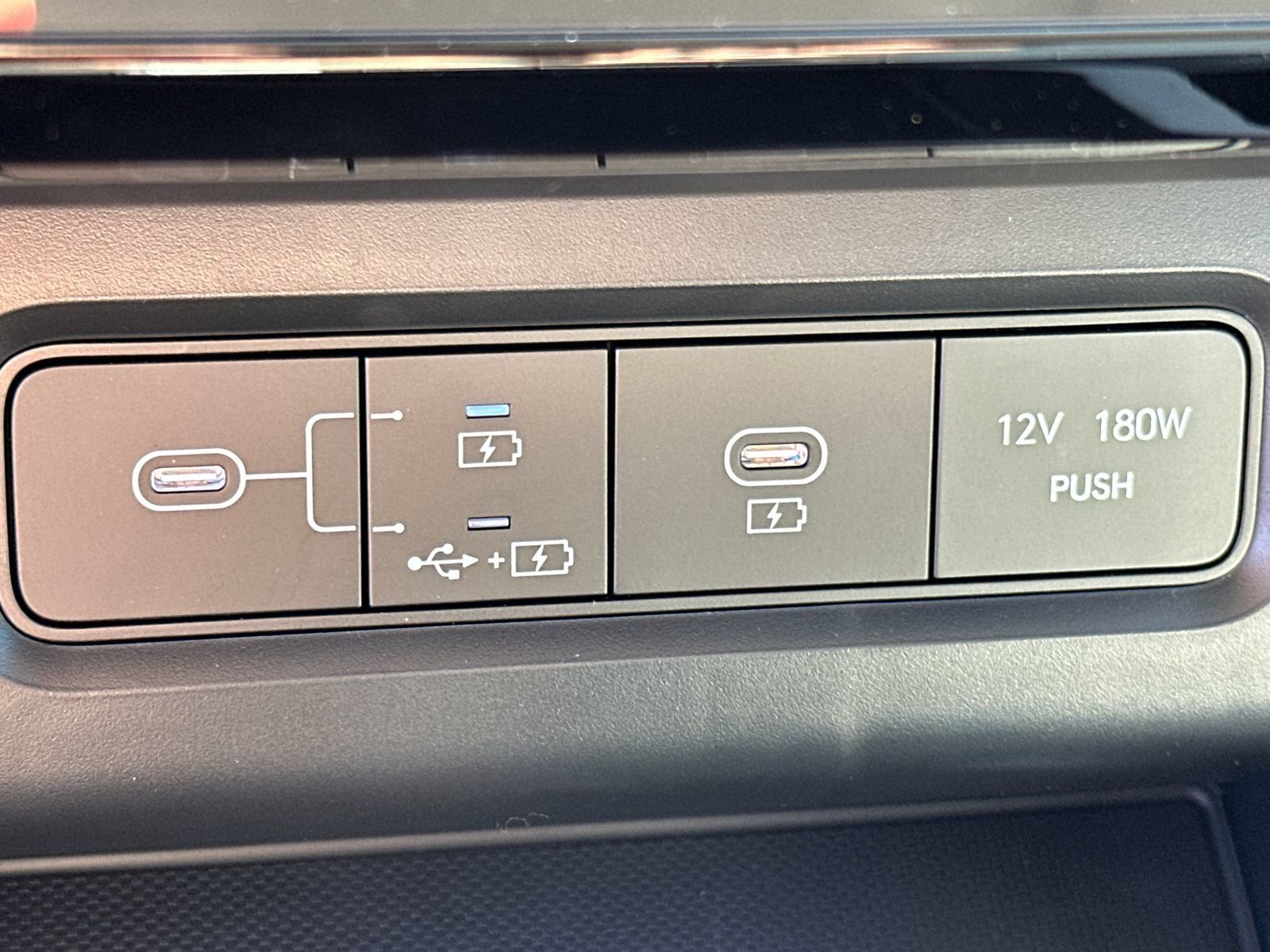 New 2026 Hyundai Tucson Limited AWD/4WD image 32