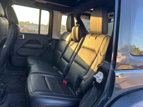 Used 2019 Jeep Wrangler Unlimited Sahara AWD/4WD image 13