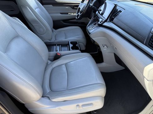 Used 2018 Honda Odyssey Touring image 12
