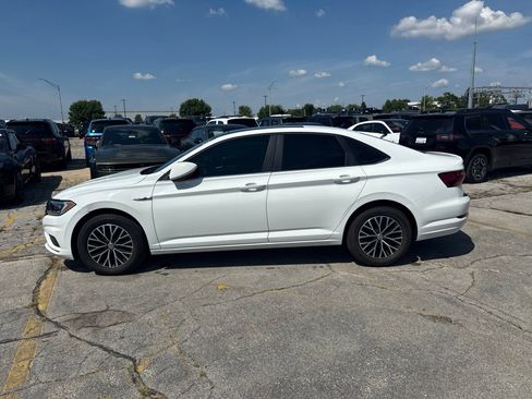 Used 2019 Volkswagen Jetta SEL w/ Cold Weather Package FWD image 9