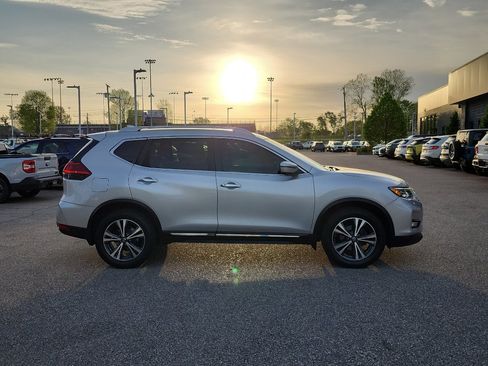 Used 2017 Nissan Rogue SL w/ SL Premium Package image 8