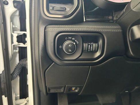 Used 2025 RAM 2500 Limited AWD/4WD image 48