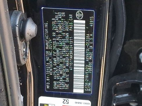 Used 2024 Toyota Camry SE w/ Cold Weather Package FWD image 27
