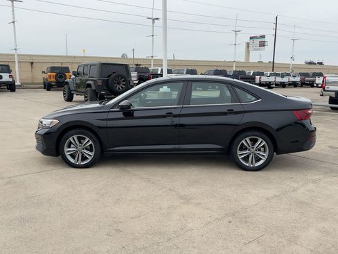 Used 2024 Volkswagen Jetta SE image 7