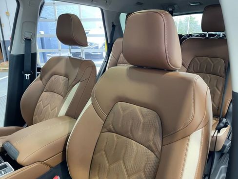New 2026 Nissan Pathfinder Platinum FWD image 16