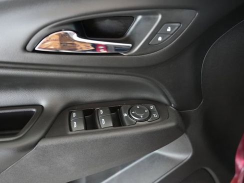 Used 2019 Chevrolet Equinox LT image 12