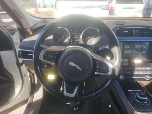 Used 2018 Jaguar F-PACE Prestige image 12