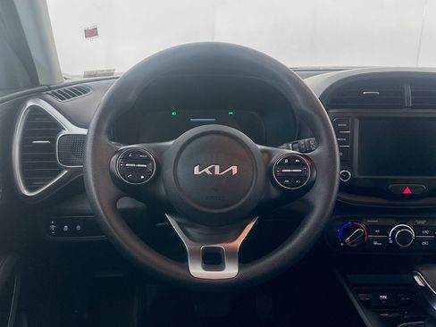Used 2025 Kia Soul LX w/ LX Technology Package FWD image 18