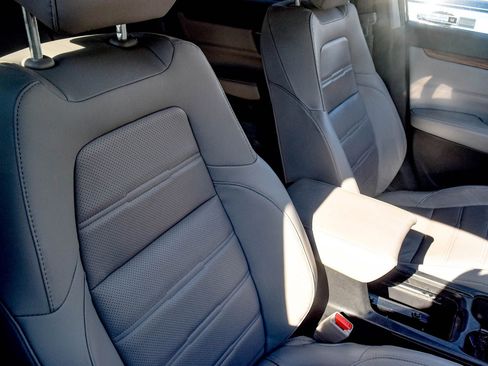 Used 2017 Honda CR-V Touring image 10