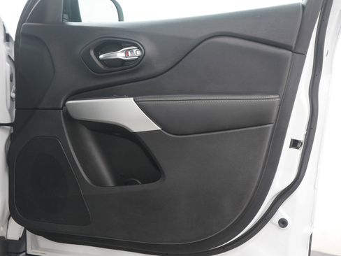 Used 2022 Jeep Cherokee Latitude w/ Sun & Sound Group image 9