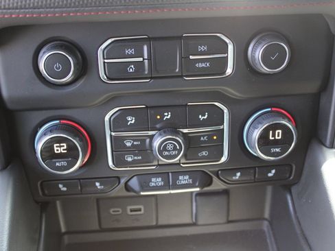 Used 2024 Chevrolet Suburban RST RWD image 22