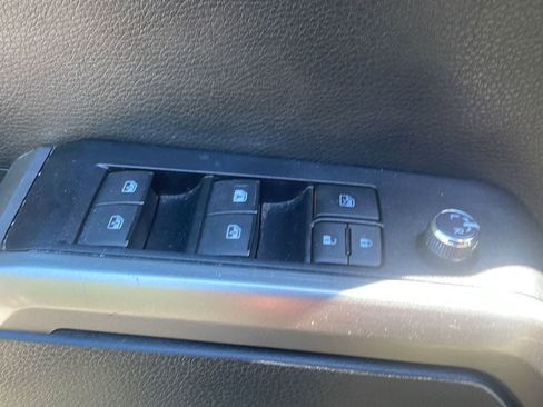 Used 2017 Toyota Tacoma SR5 w/ Tow Package AWD/4WD image 15