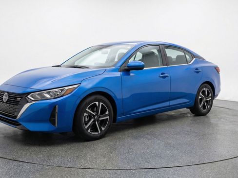 Used 2025 Nissan Sentra SV FWD image 3