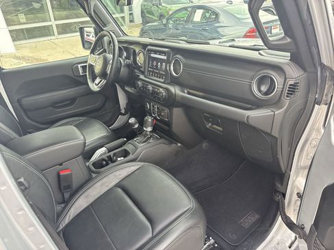 Used 2022 Jeep Wrangler Unlimited Sahara w/ Cold Weather Group image 29