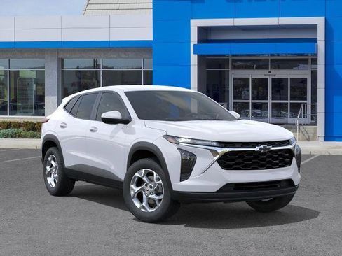 New 2026 Chevrolet Trax LS w/ LS Convenience Package FWD image 7