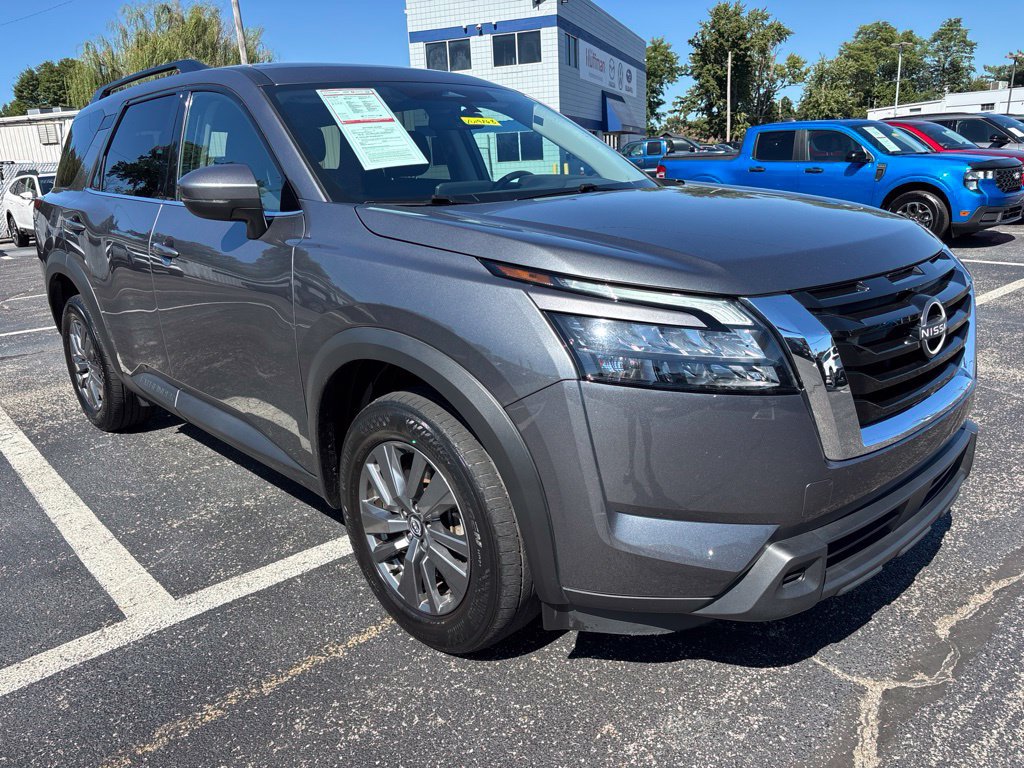 Used 2025 Nissan Pathfinder SV AWD/4WD image 1