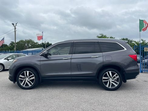 Used 2017 Honda Pilot Touring image 2