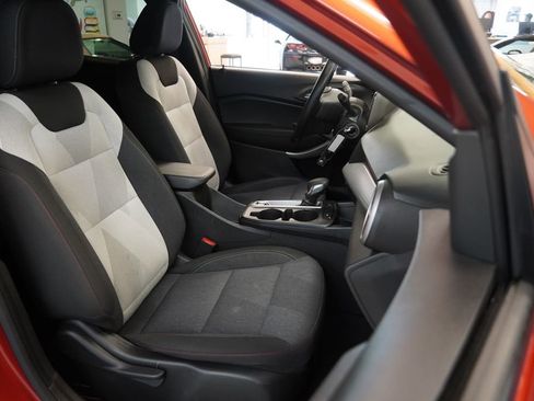 Used 2024 Chevrolet Trax RS FWD image 32