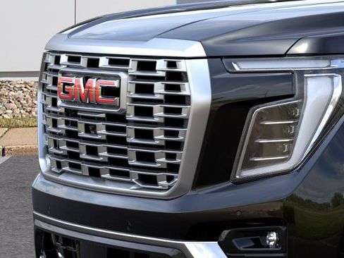 New 2026 GMC Yukon Denali w/ Advanced Technology Package AWD/4WD image 13