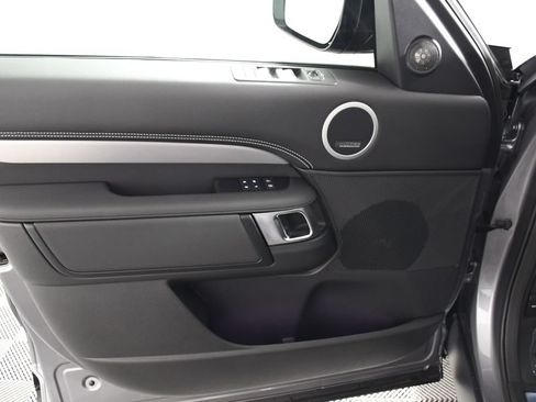 Used 2026 Land Rover Discovery Dynamic SE AWD/4WD image 14