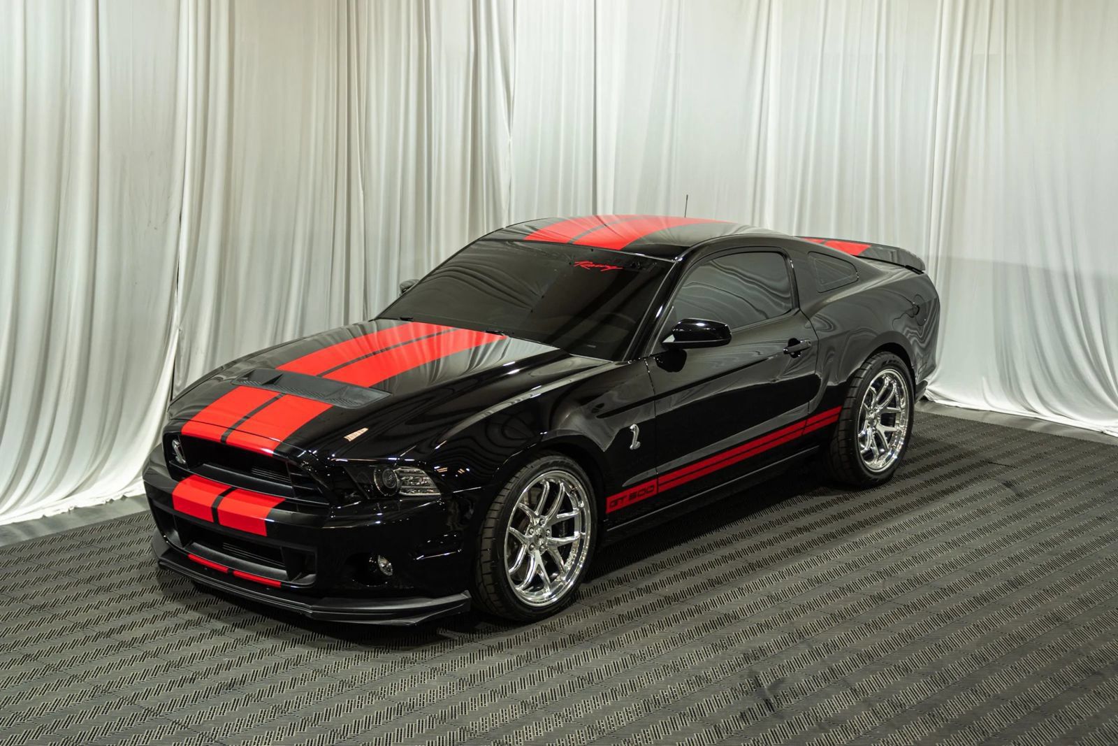 Used 2013 Ford Mustang Shelby GT500 w/ Electronics Pkg RWD image 1