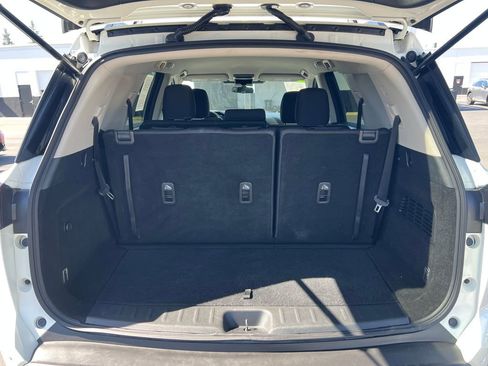 Used 2022 Nissan Pathfinder SV image 32