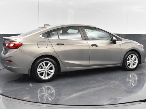 Used 2018 Chevrolet Cruze LT w/ Convenience Package FWD image 20