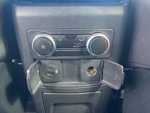 Used 2022 Ford Explorer XLT w/ Equipment Group 202A image 37