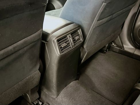 Used 2016 Nissan Rogue SV image 27