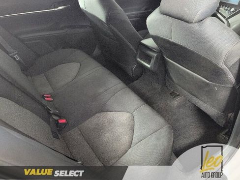 Used 2019 Toyota Camry LE image 12