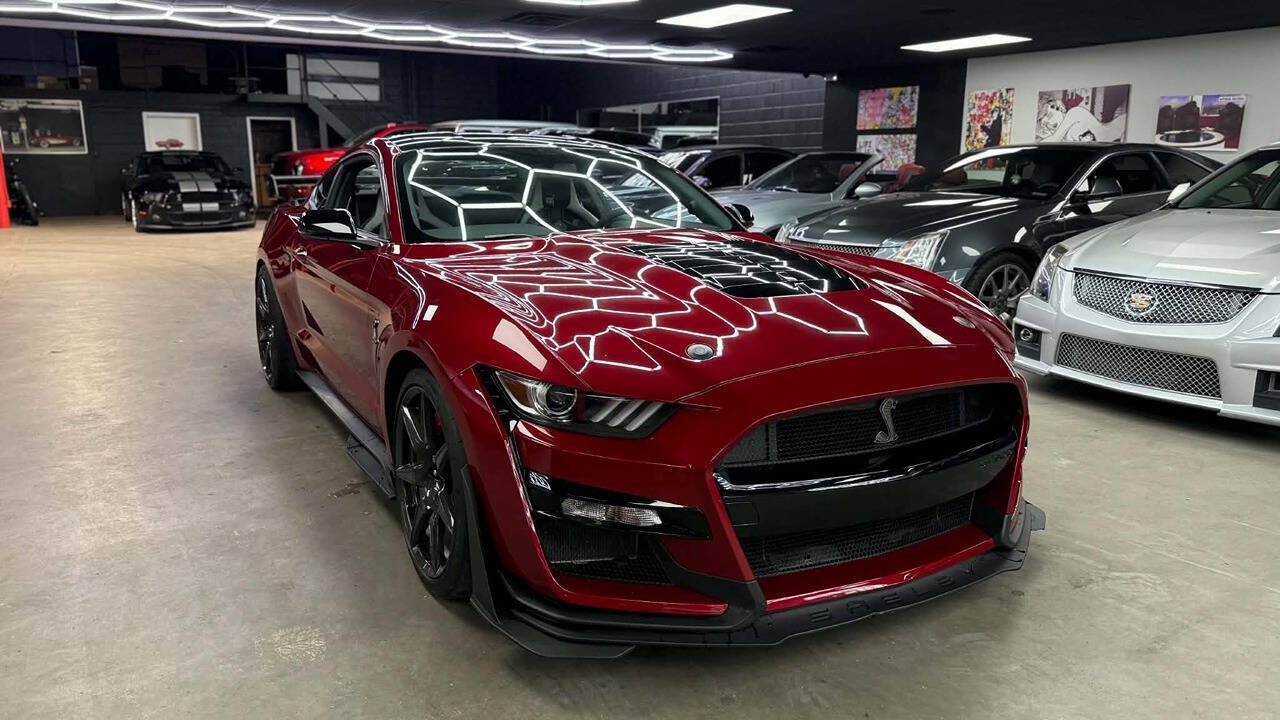 Used 2021 Ford Mustang Shelby GT500 w/ Carbon Fiber Track Pack RWD image 2