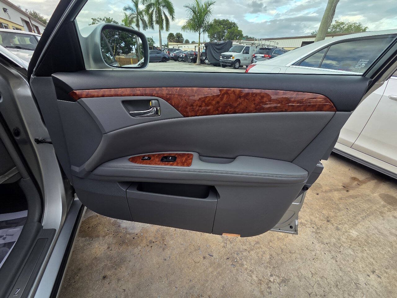 Used 2007 Toyota Avalon XLS FWD image 21