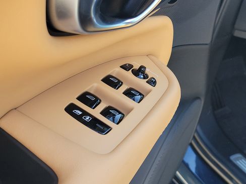 Used 2025 Volvo XC90 T8 Ultra w/ Protection Package Premier image 23