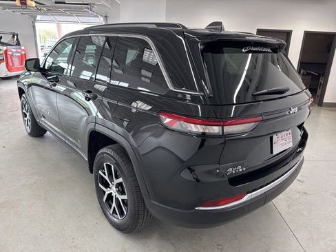 Used 2023 Jeep Grand Cherokee Limited w/ Trailer Tow Prep Group (B) AWD/4WD image 8