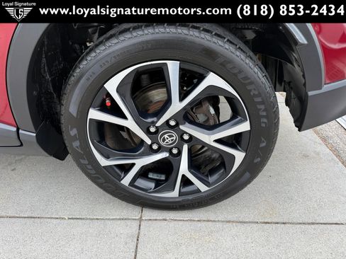 Used 2018 Toyota C-HR XLE FWD image 11