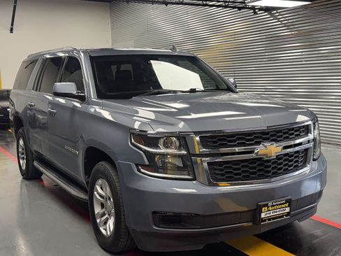 Used 2016 Chevrolet Suburban LT RWD image 5