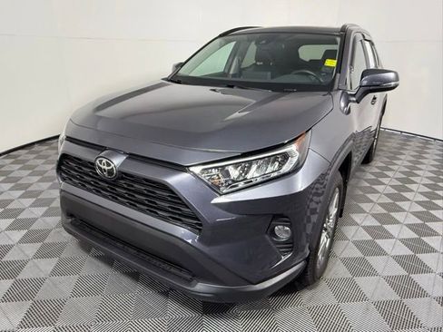 Used 2019 Toyota RAV4 XLE Premium image 2