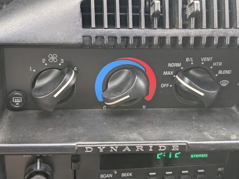 Used 1994 Buick Skylark Custom FWD image 12