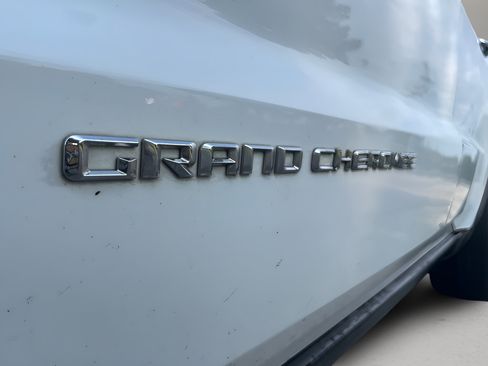 Used 2014 Jeep Grand Cherokee Limited w/ Trailer Tow Group IV AWD/4WD image 30
