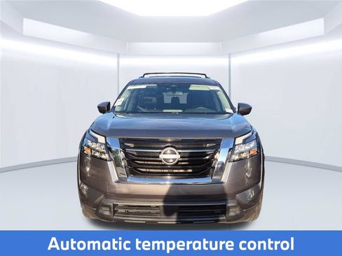 Used 2024 Nissan Pathfinder SV FWD image 7