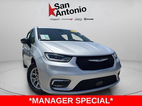 Certified 2024 Chrysler Pacifica Touring-L FWD image 2