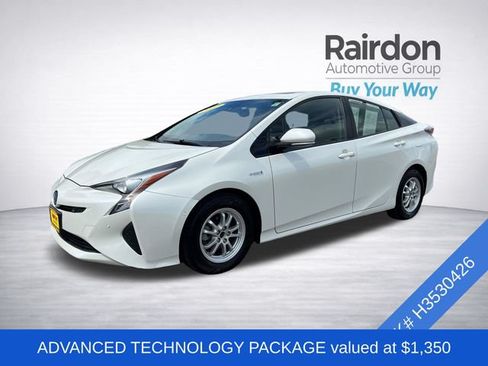 Used 2017 Toyota Prius Four w/ Premium Convenience Package FWD image 3