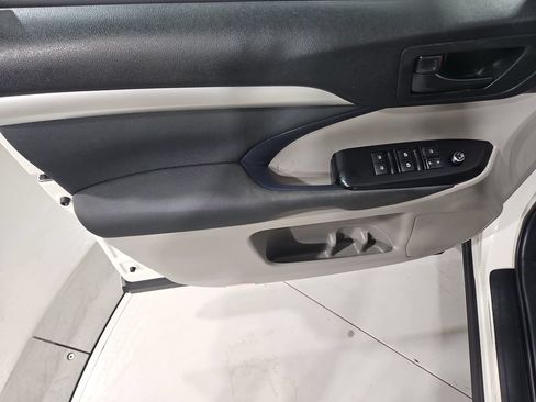 Used 2014 Toyota Highlander LE FWD image 11