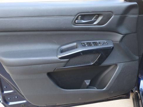 Used 2024 Nissan Pathfinder SV FWD image 21