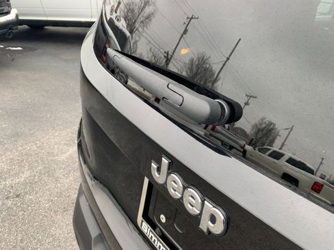 Used 2017 Jeep Renegade Limited image 46