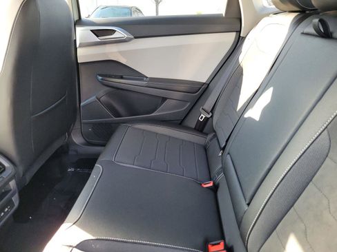 New 2026 Volkswagen Taos SE image 11